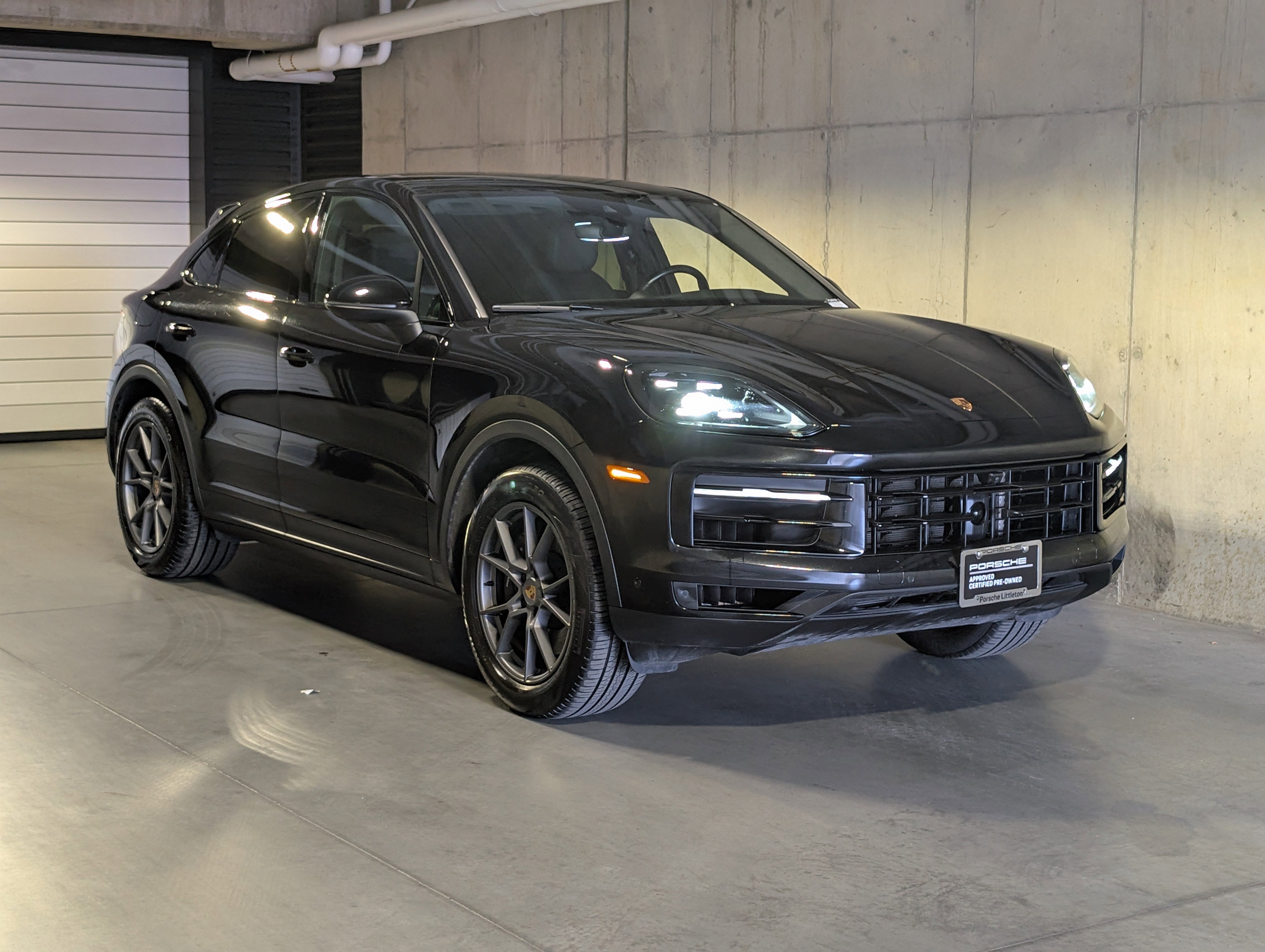 Certified 2024 Porsche Cayenne Coupe image 9