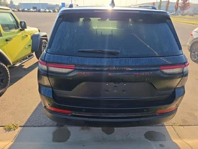 Used 2023 Jeep Grand Cherokee Limited w/ Black Appearance Package AWD/4WD image 5
