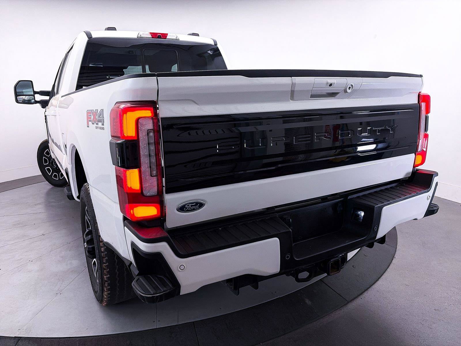 Used 2025 Ford F350 Platinum AWD/4WD image 4