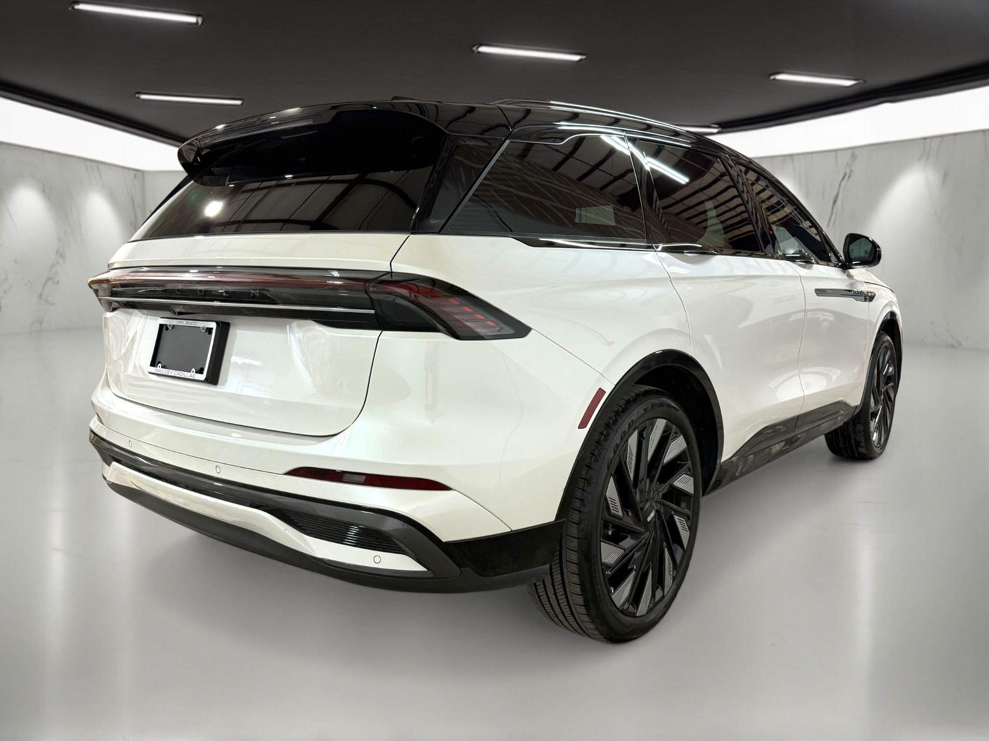 Used 2025 Lincoln Nautilus Reserve w/ Jet Appearance Package AWD/4WD image 9