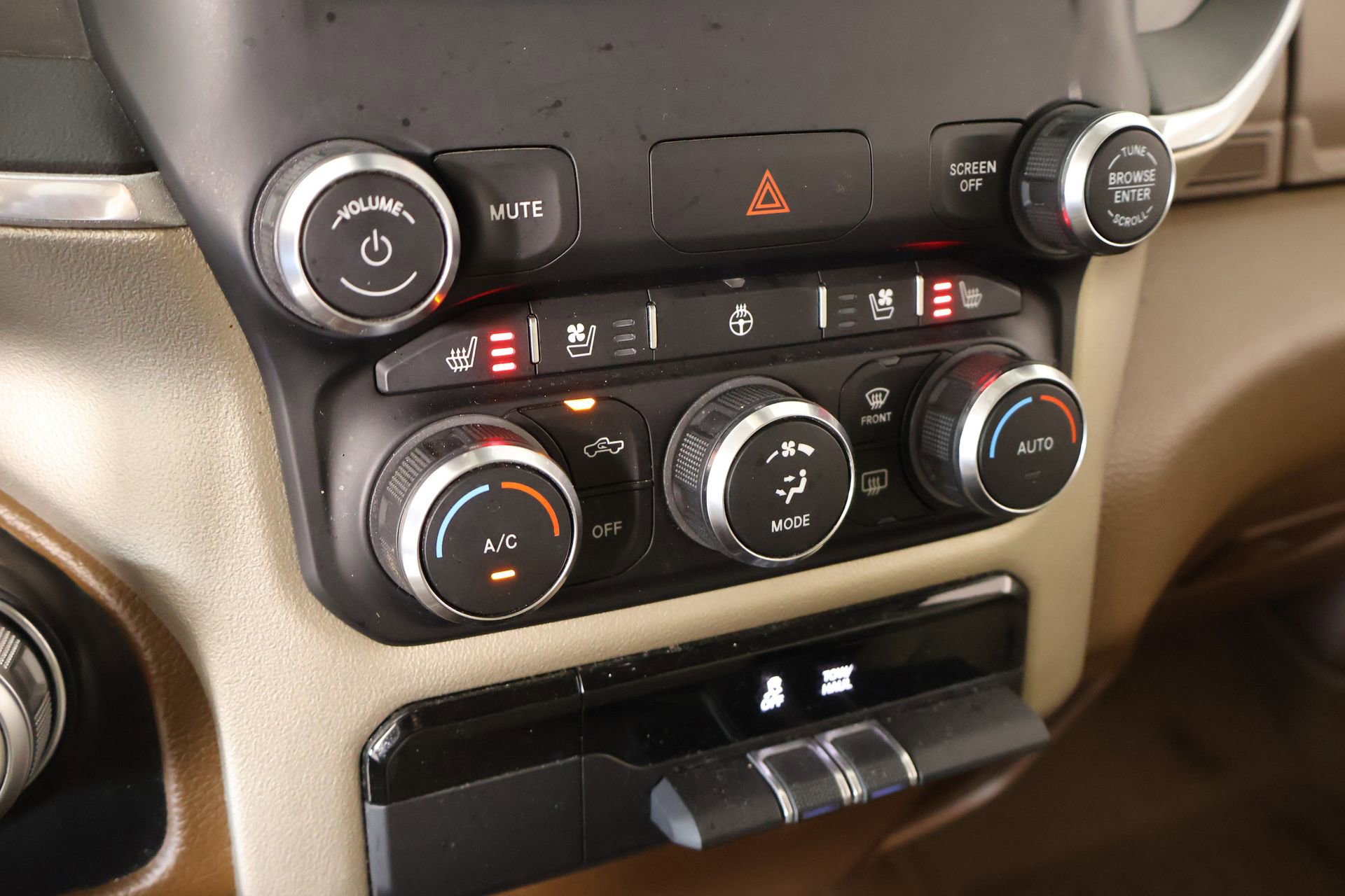 Used 2020 RAM 1500 Laramie image 7