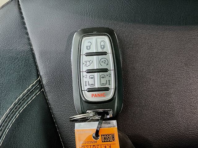 Used 2024 Chrysler Pacifica Touring-L FWD image 30