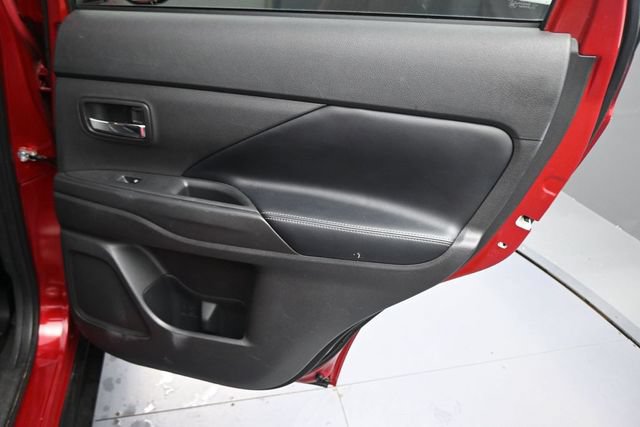 Used 2020 Mitsubishi Outlander SE AWD/4WD image 15
