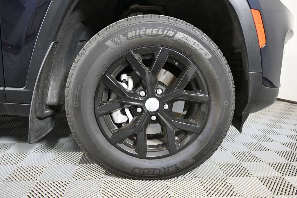 Used 2023 Jeep Grand Cherokee Limited image 14