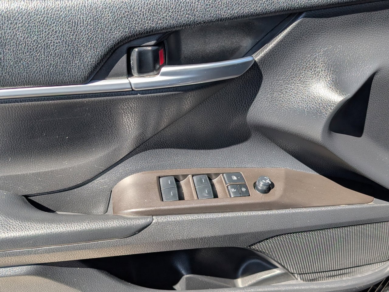 Used 2023 Toyota Camry SE image 15