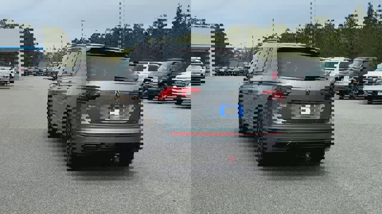 Used 2022 Volkswagen Tiguan SE R-Line image 7