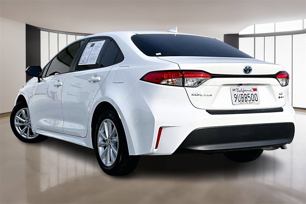 Used 2025 Toyota Corolla LE w/ LE Premium Package image 4