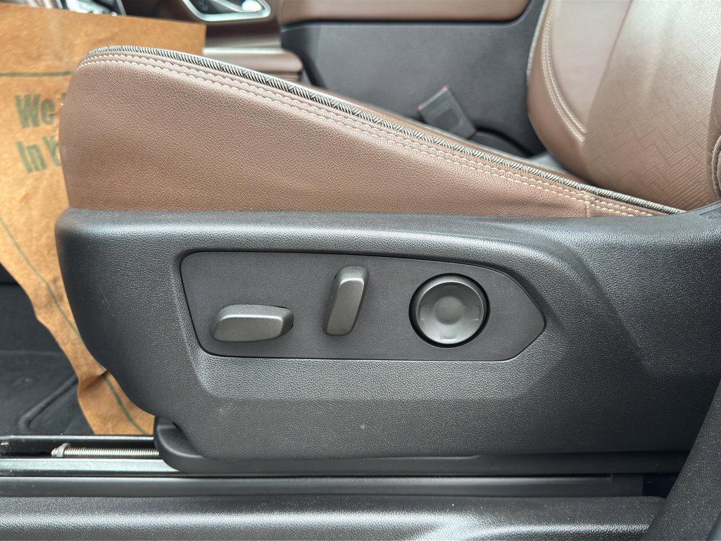 Used 2023 Chevrolet Suburban High Country image 19