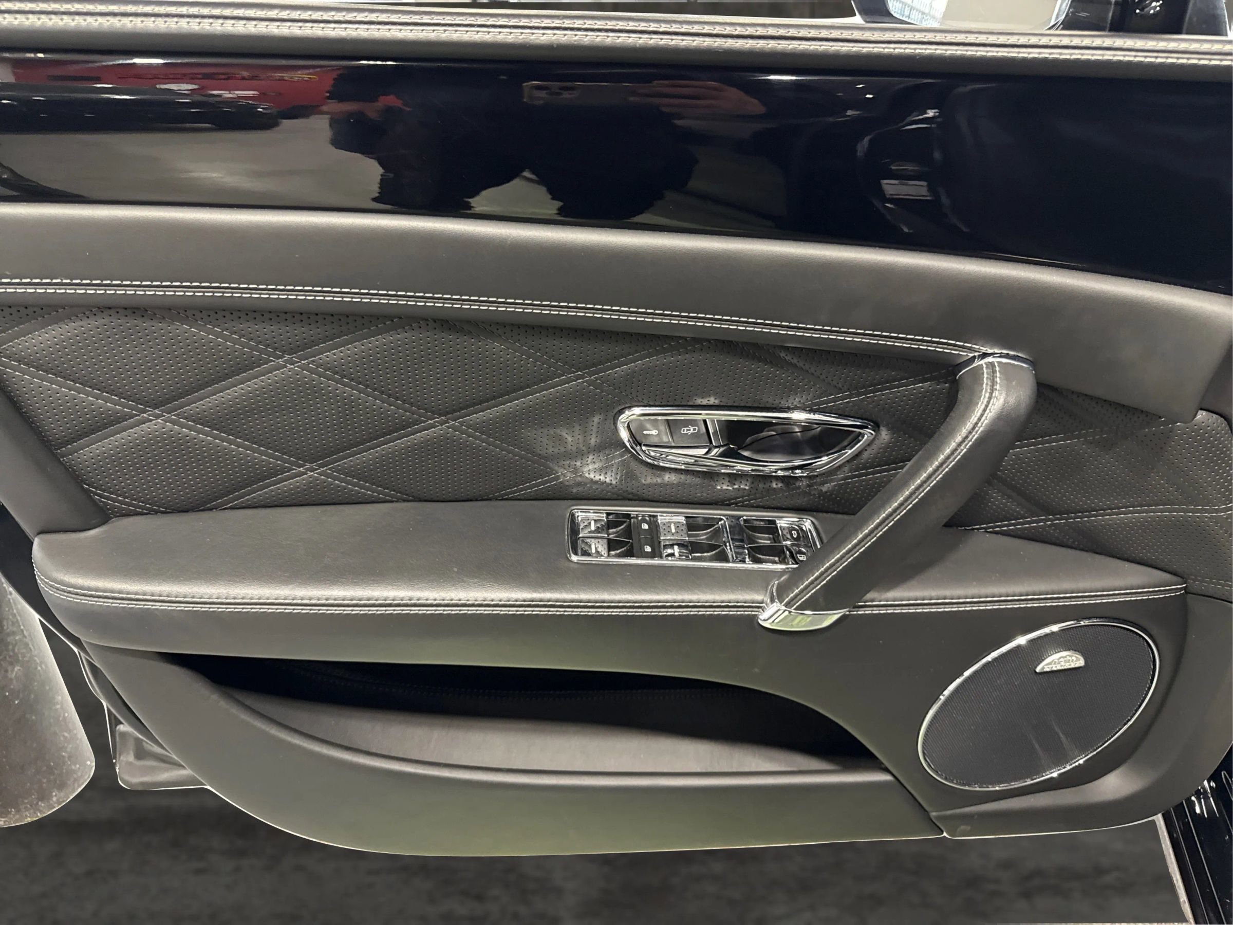 Used 2014 Bentley Flying Spur W12 image 23