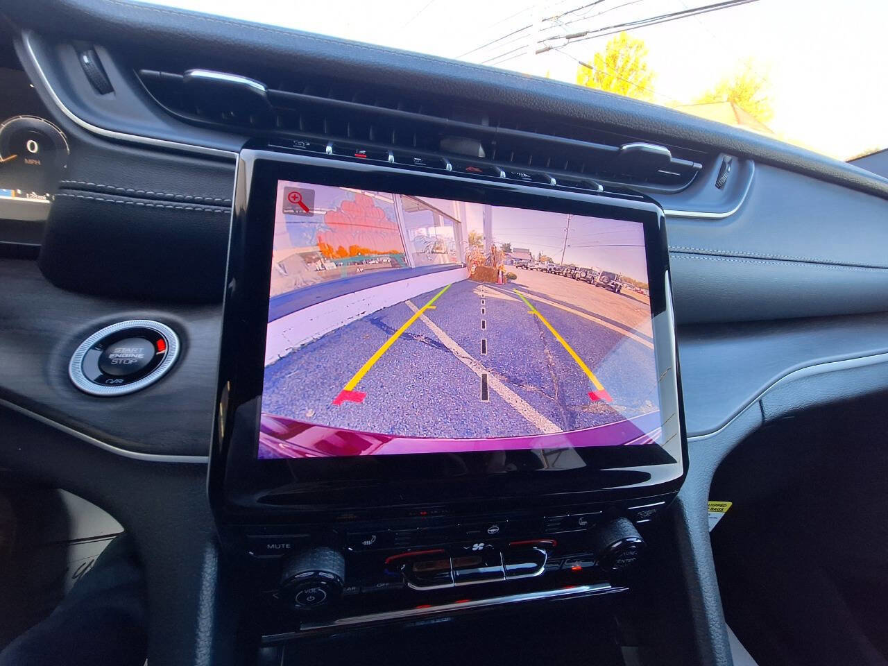 New 2025 Jeep Grand Cherokee Limited image 10