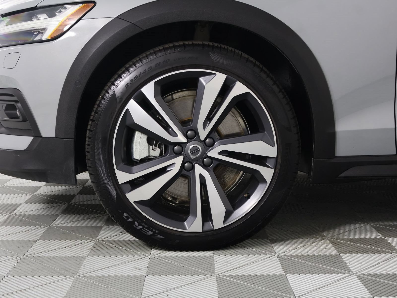 Certified 2025 Volvo V60 B5 Cross Country Plus AWD/4WD image 28