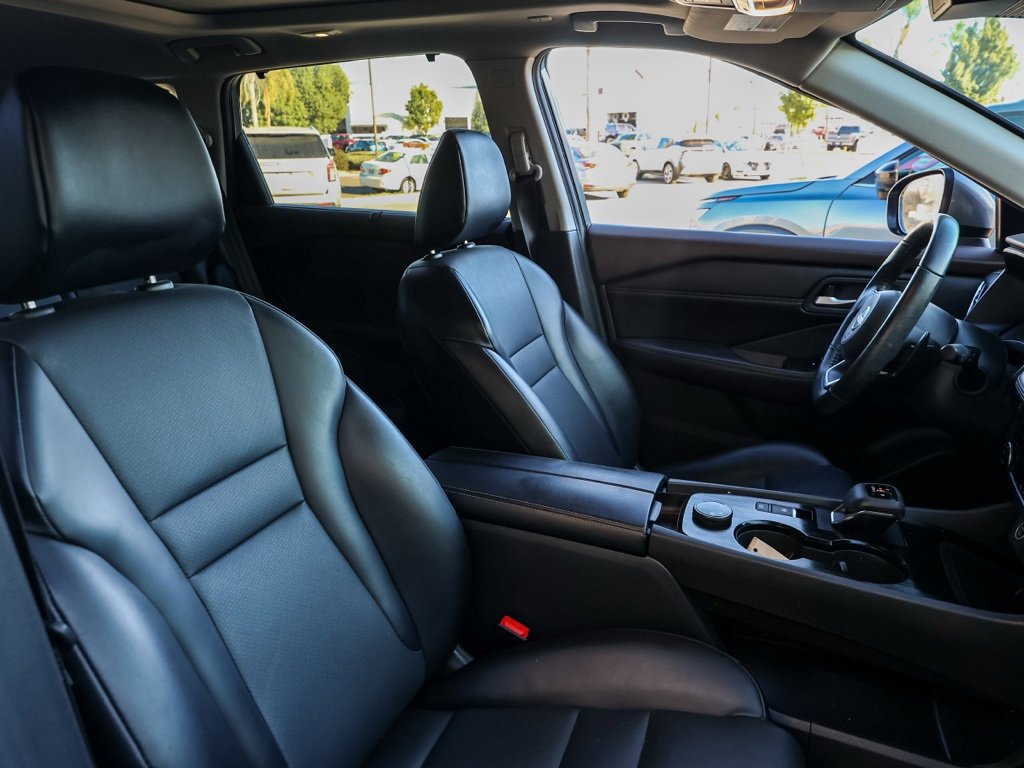 Used 2023 Nissan Rogue SV w/ SV Premium Package image 21