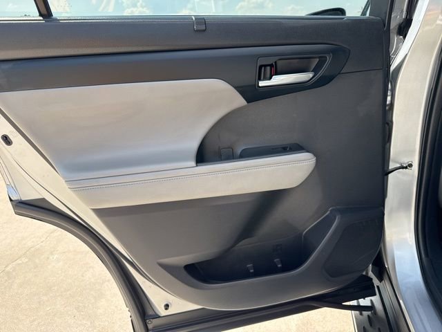 Used 2022 Toyota Highlander XLE image 17