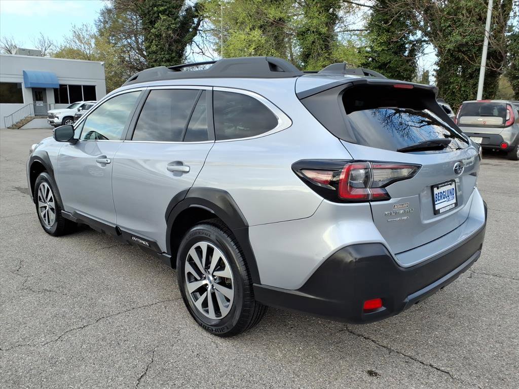 Used 2023 Subaru Outback Premium image 6