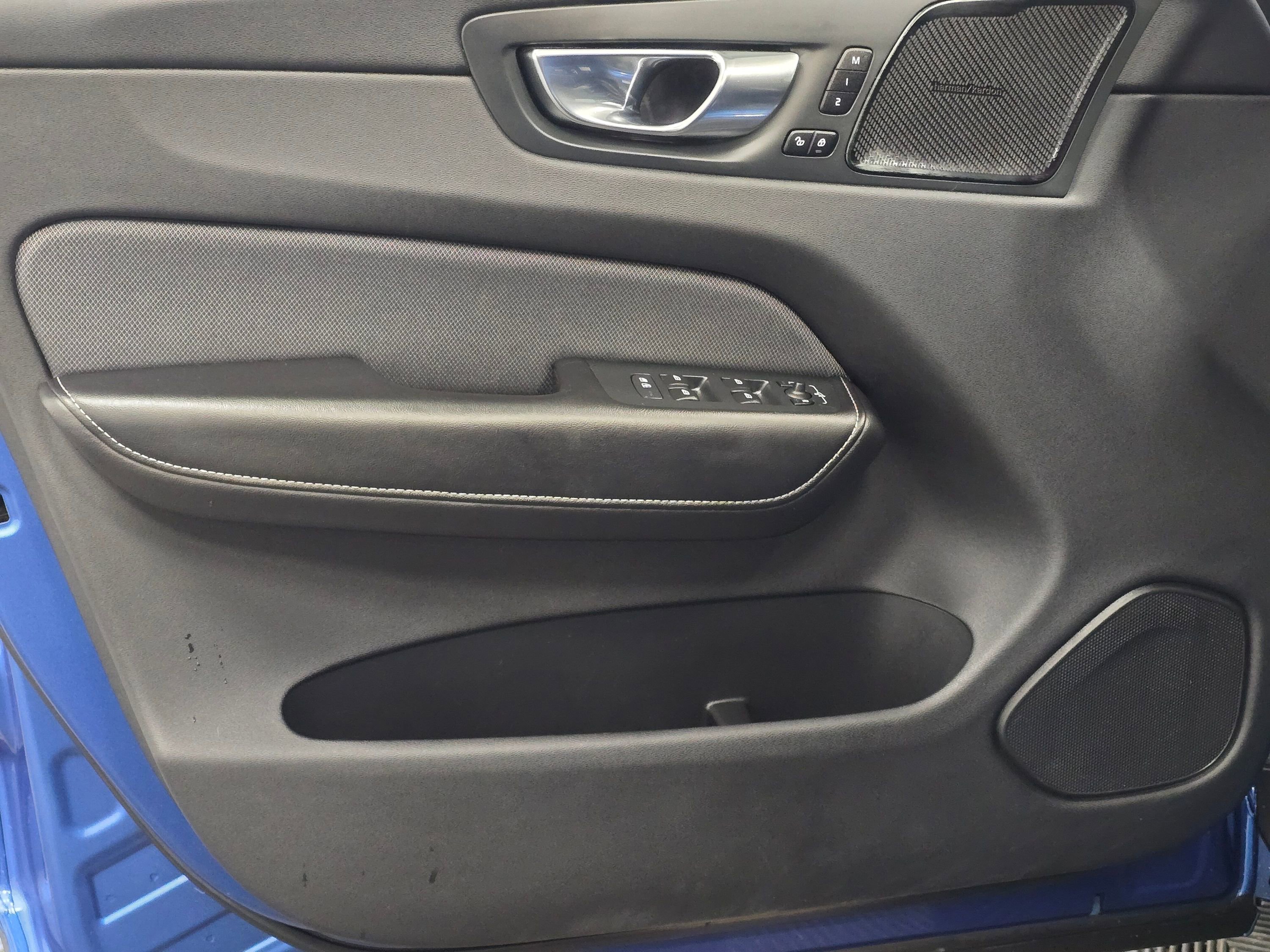 Used 2021 Volvo XC60 T5 R-Design w/ Protection Package Premier image 36