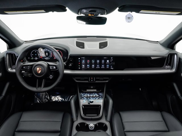 Used 2025 Porsche Cayenne image 21