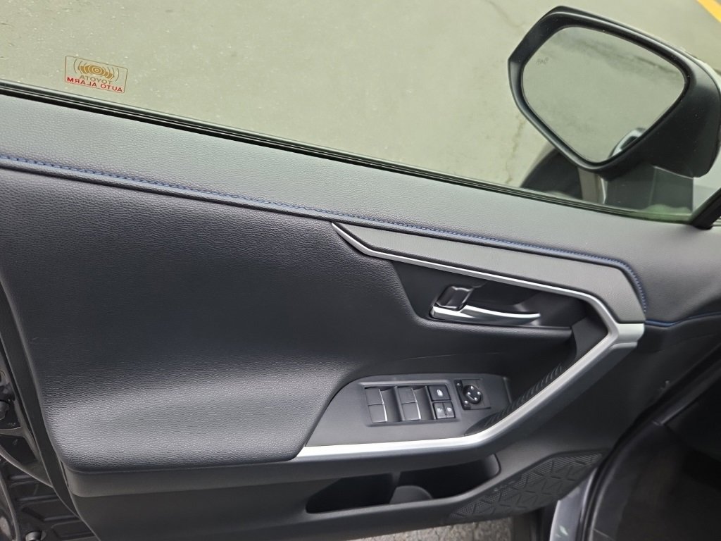 Used 2020 Toyota RAV4 XSE image 11