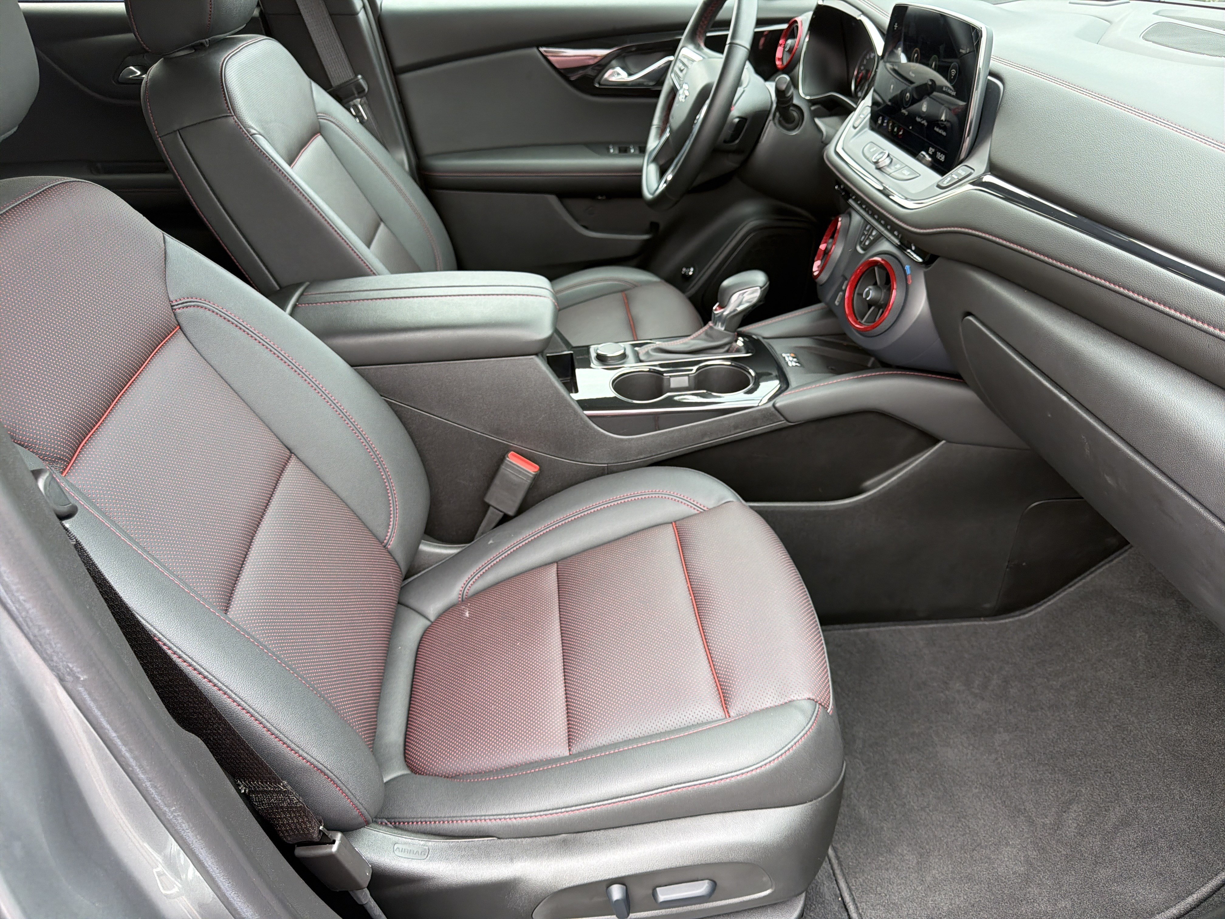 Used 2025 Chevrolet Blazer RS FWD image 16