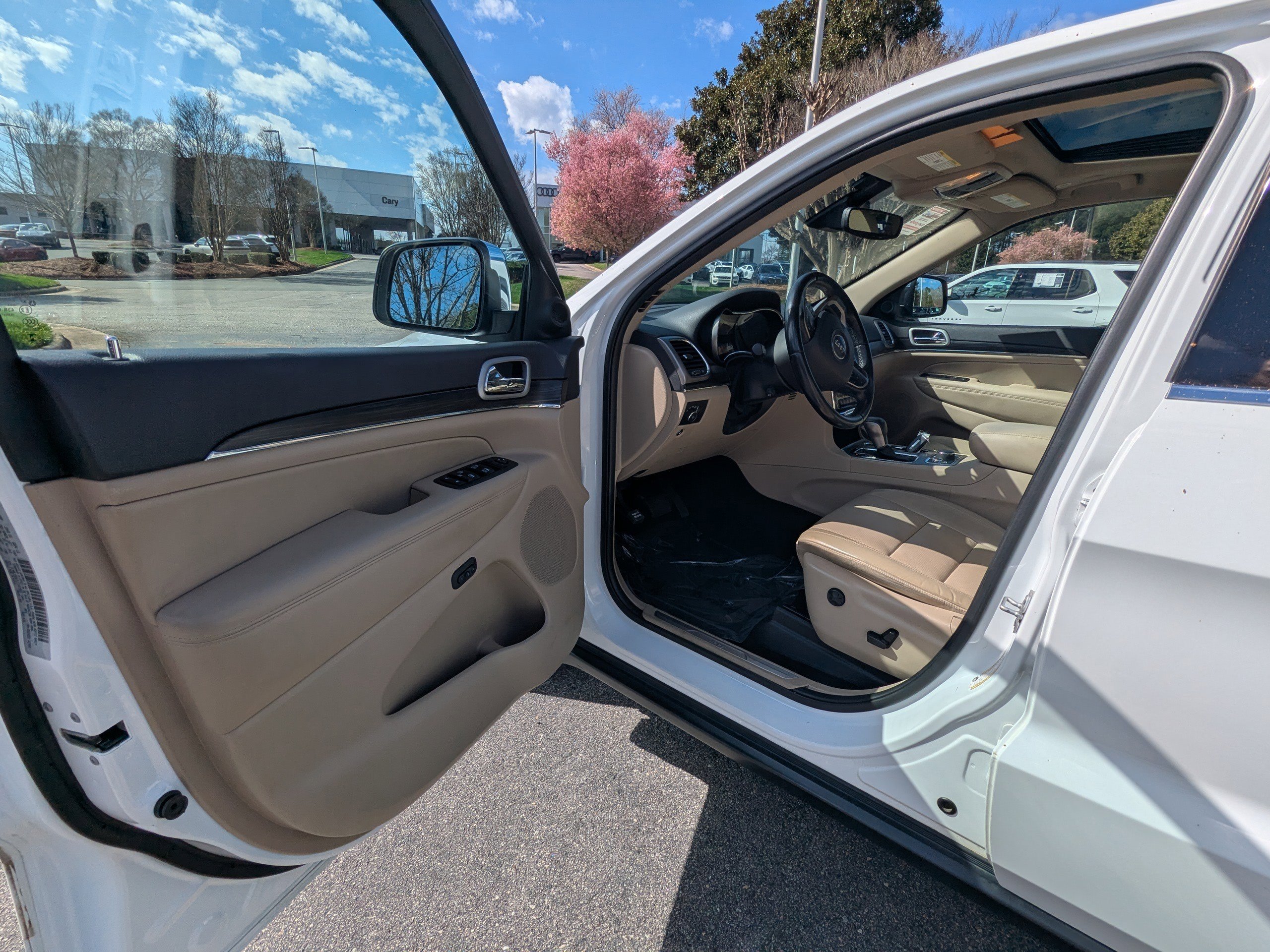 Used 2020 Jeep Grand Cherokee Limited w/ Luxury Group II image 8