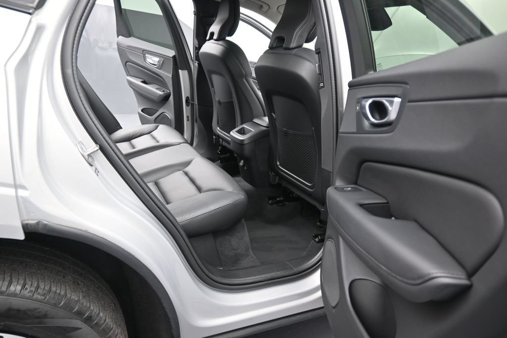Certified 2024 Volvo XC60 B5 Core AWD/4WD image 17