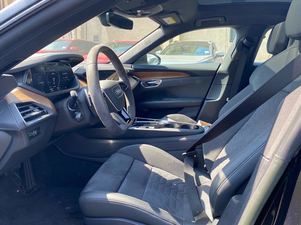 Used 2023 Audi e-tron GT Premium Plus image 10