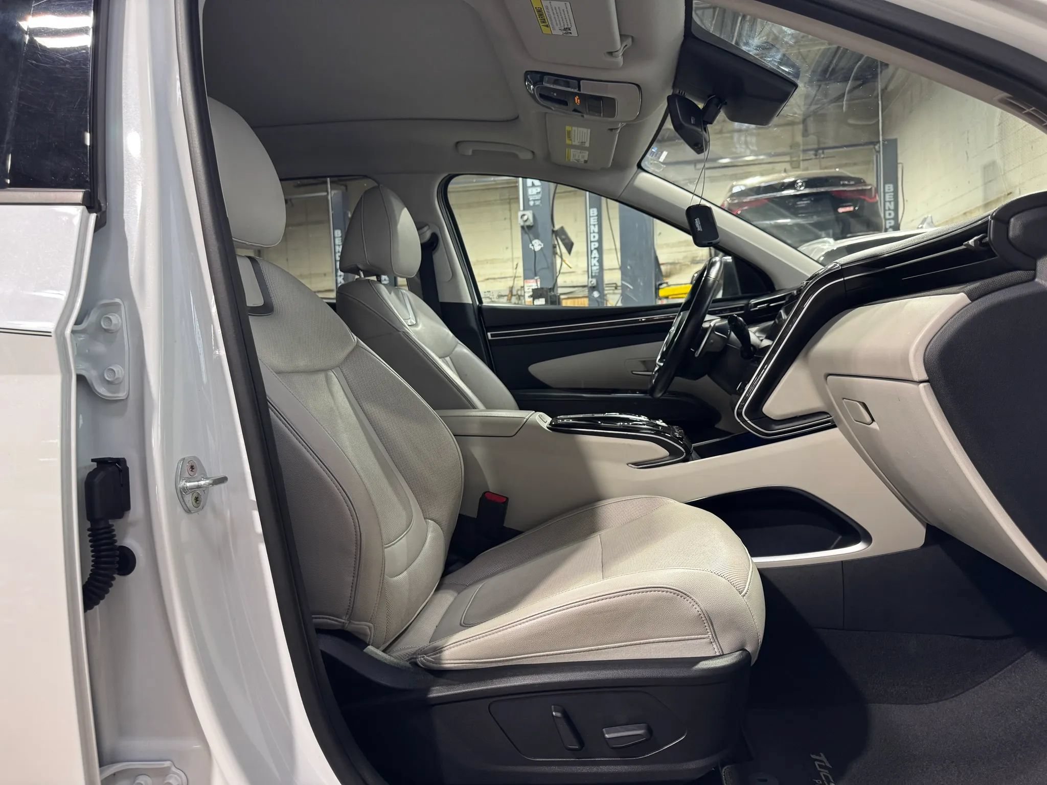 Used 2022 Hyundai Tucson Limited AWD/4WD image 22