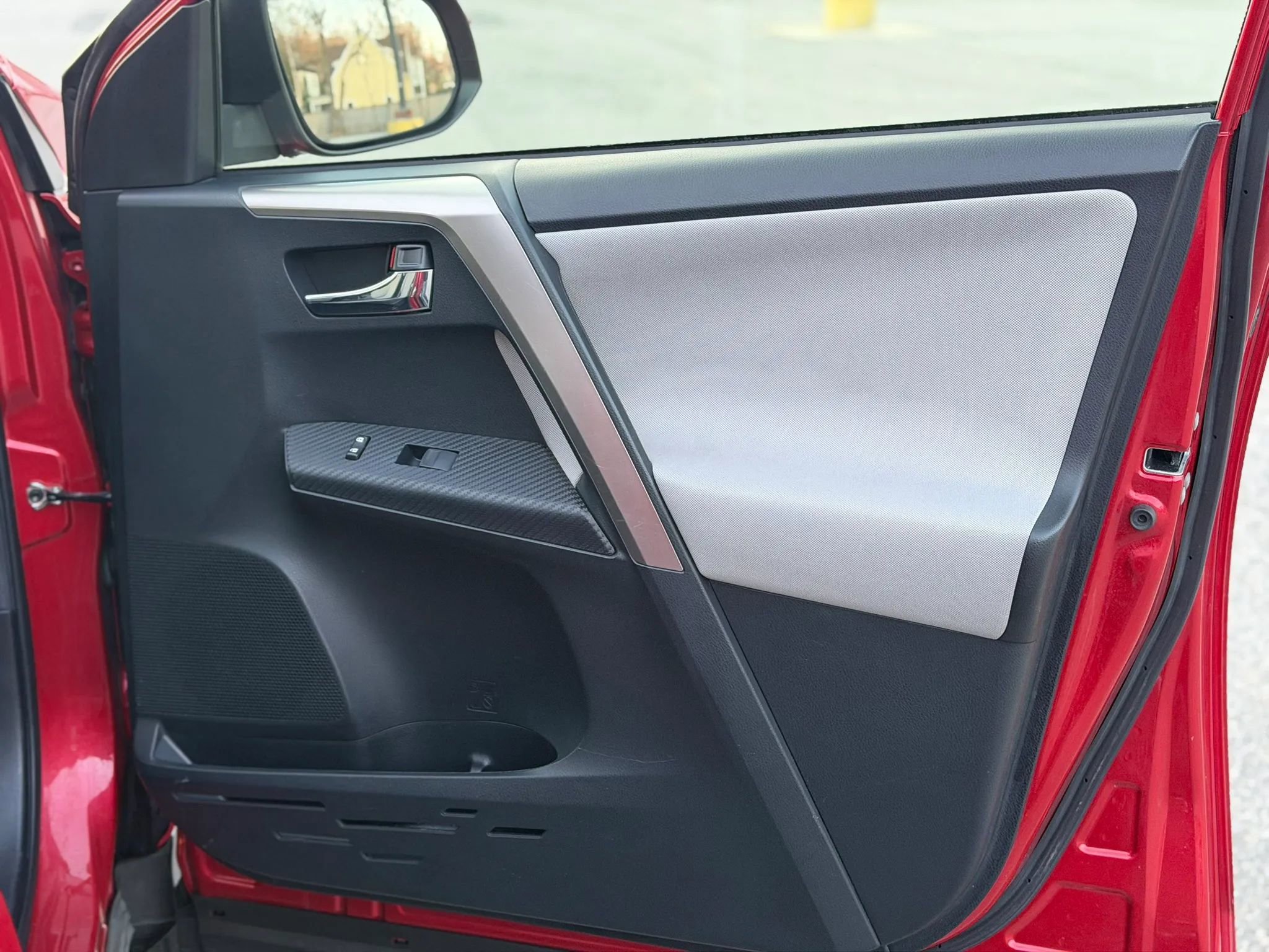 Used 2015 Toyota RAV4 XLE image 35