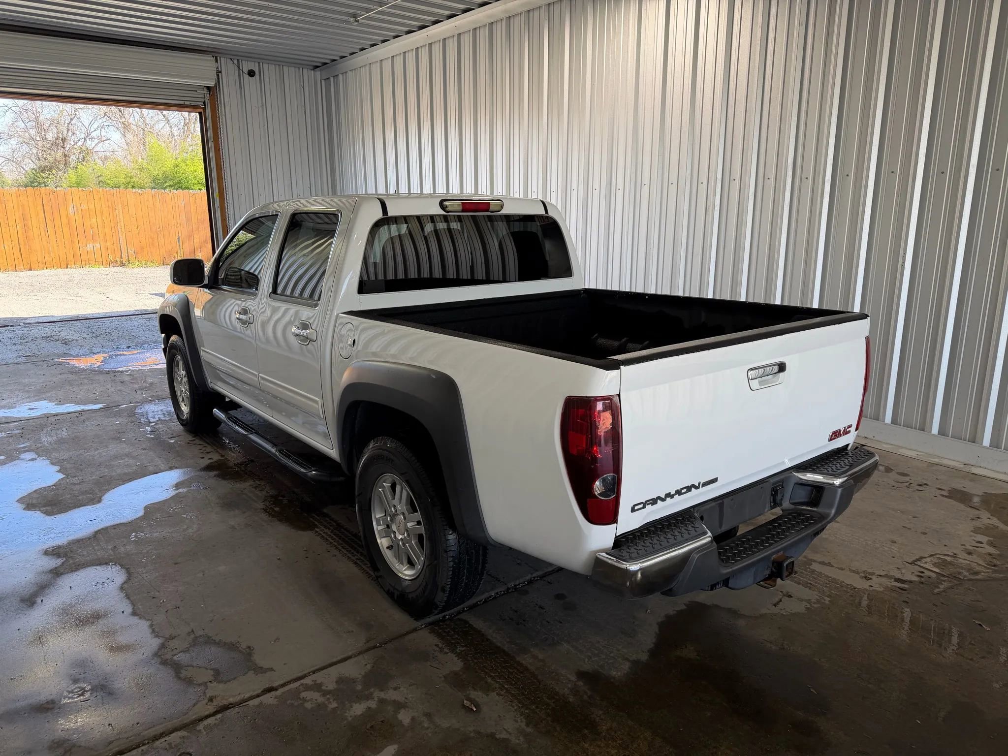 Used 2011 GMC Canyon SLE image 2