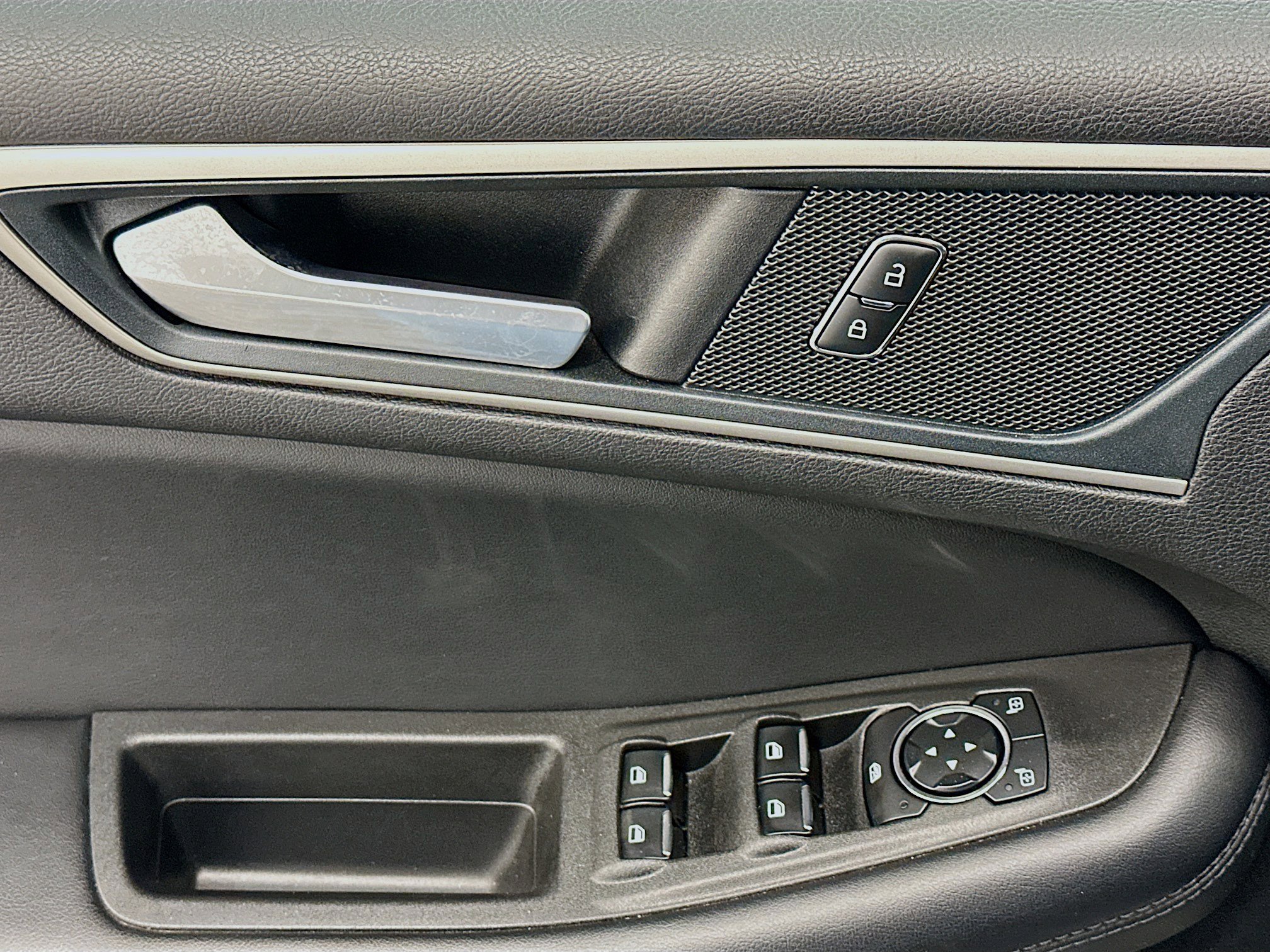 Used 2024 Ford Edge SEL image 15