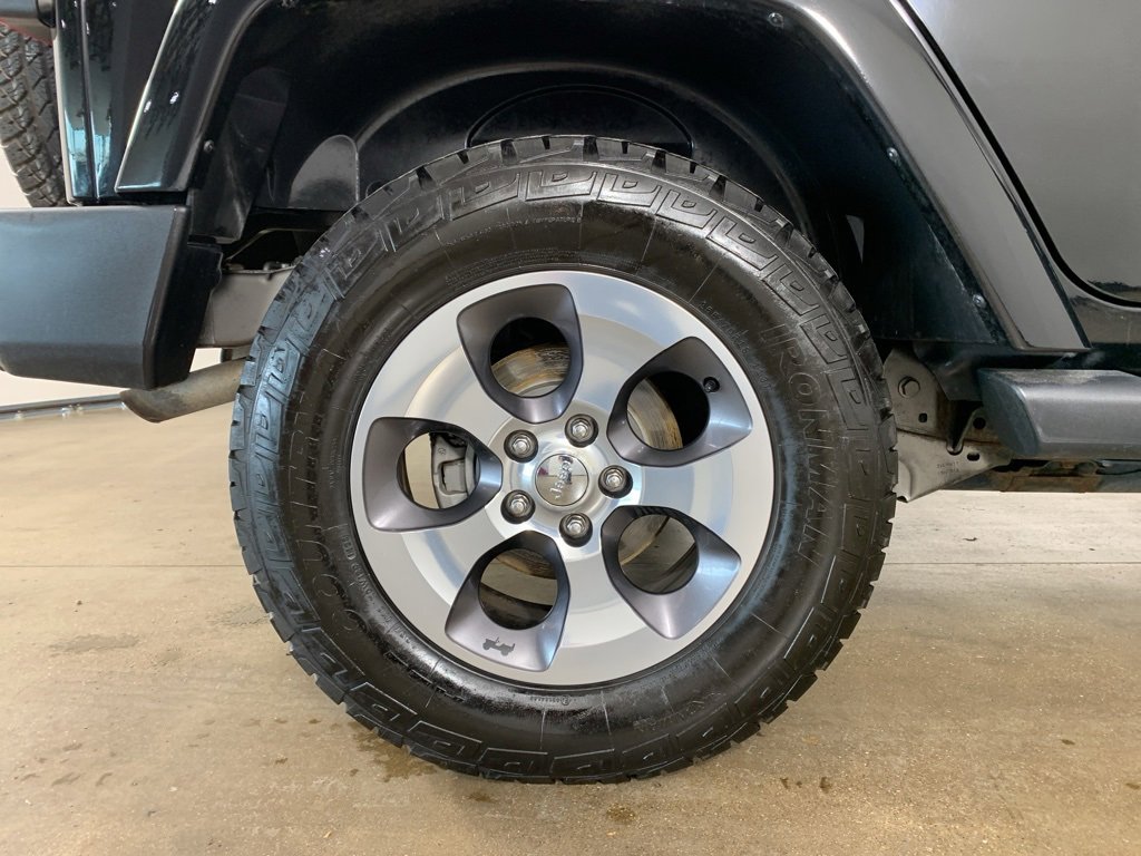 Used 2016 Jeep Wrangler Unlimited Sahara w/ Connectivity Group image 37