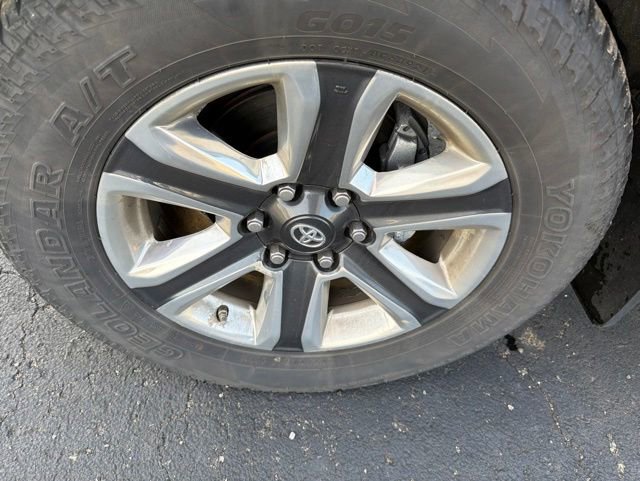 Used 2016 Toyota Tacoma Limited w/ Towing Package AWD/4WD image 17