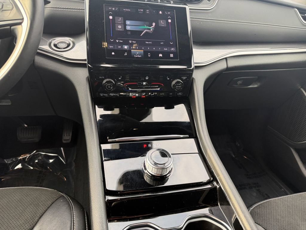 Used 2022 Jeep Grand Cherokee Altitude image 11