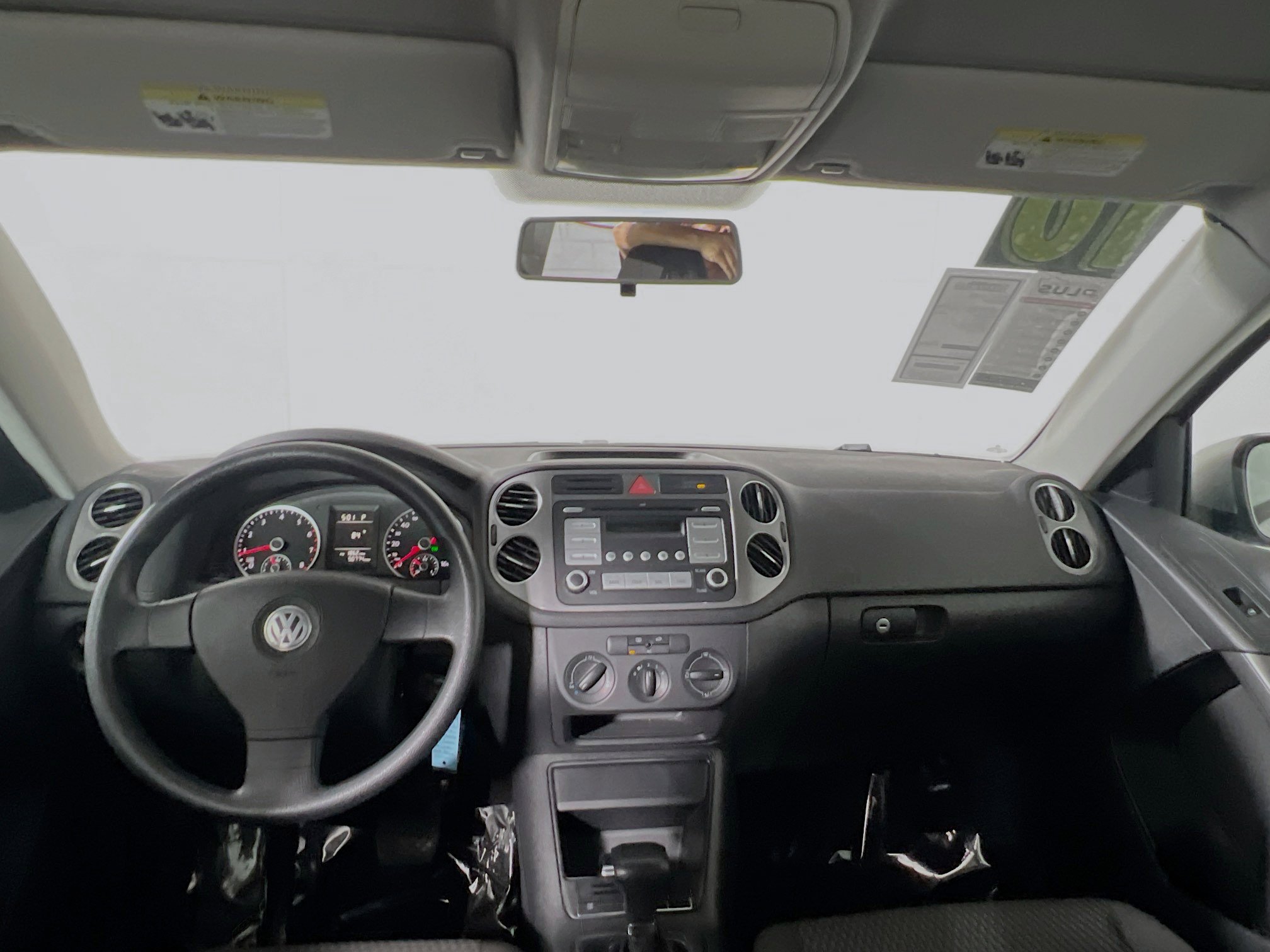 Used 2010 Volkswagen Tiguan S image 28