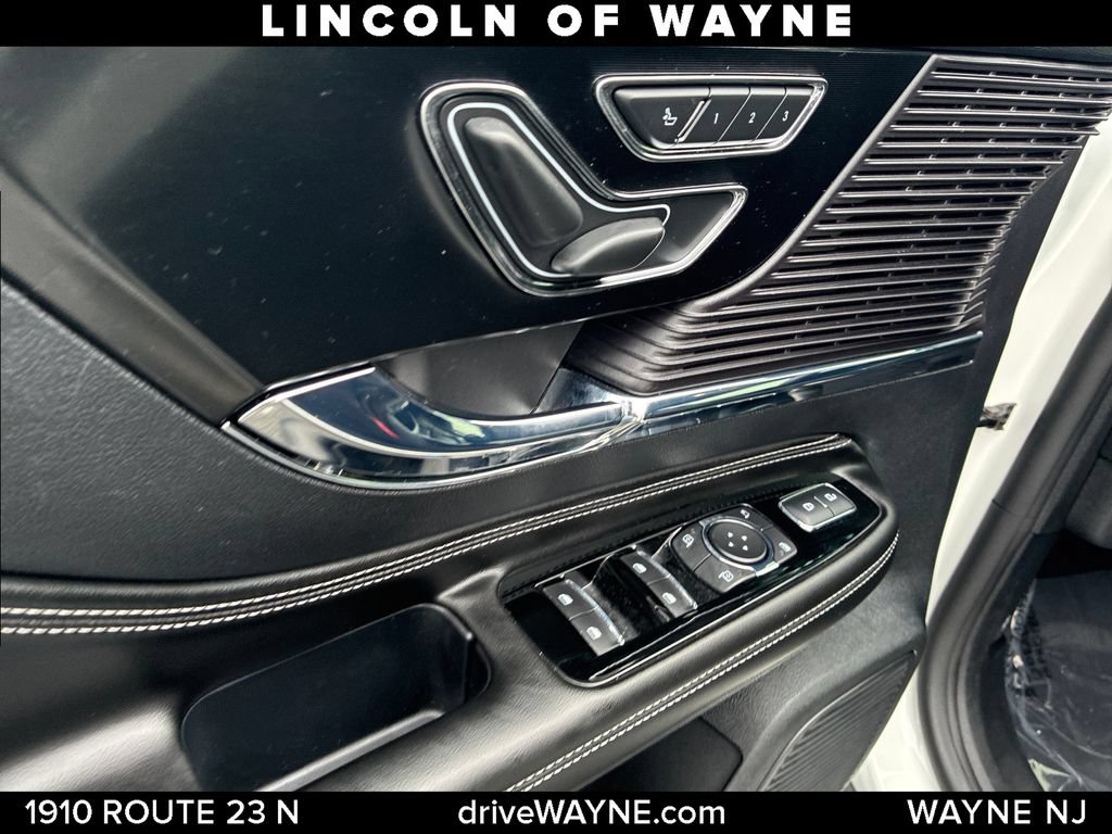 Certified 2022 Lincoln Corsair AWD w/ Equipment Group 101A image 14