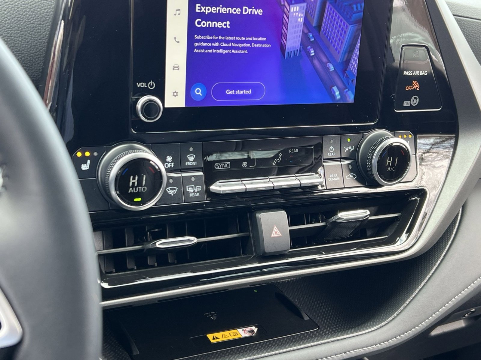 Used 2024 Toyota Highlander XLE image 19