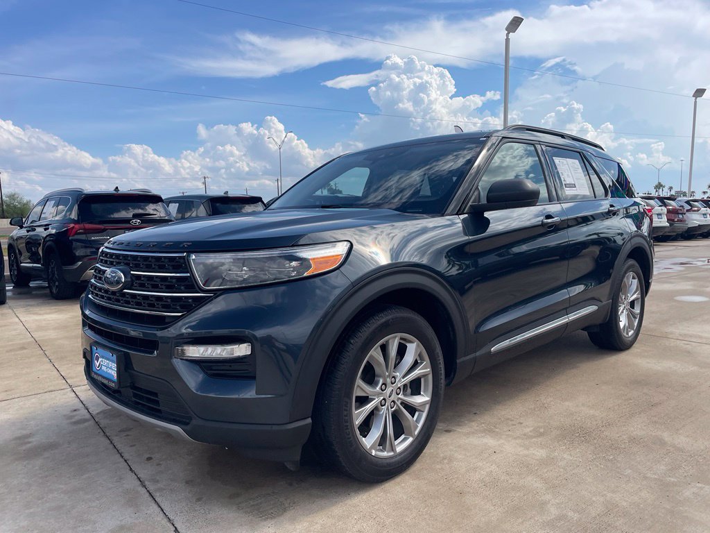 Used 2023 Ford Explorer XLT w/ Equipment Group 202A RWD image 3