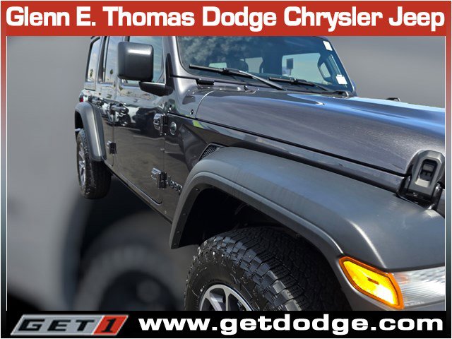 Used 2025 Jeep Wrangler Sport S image 4