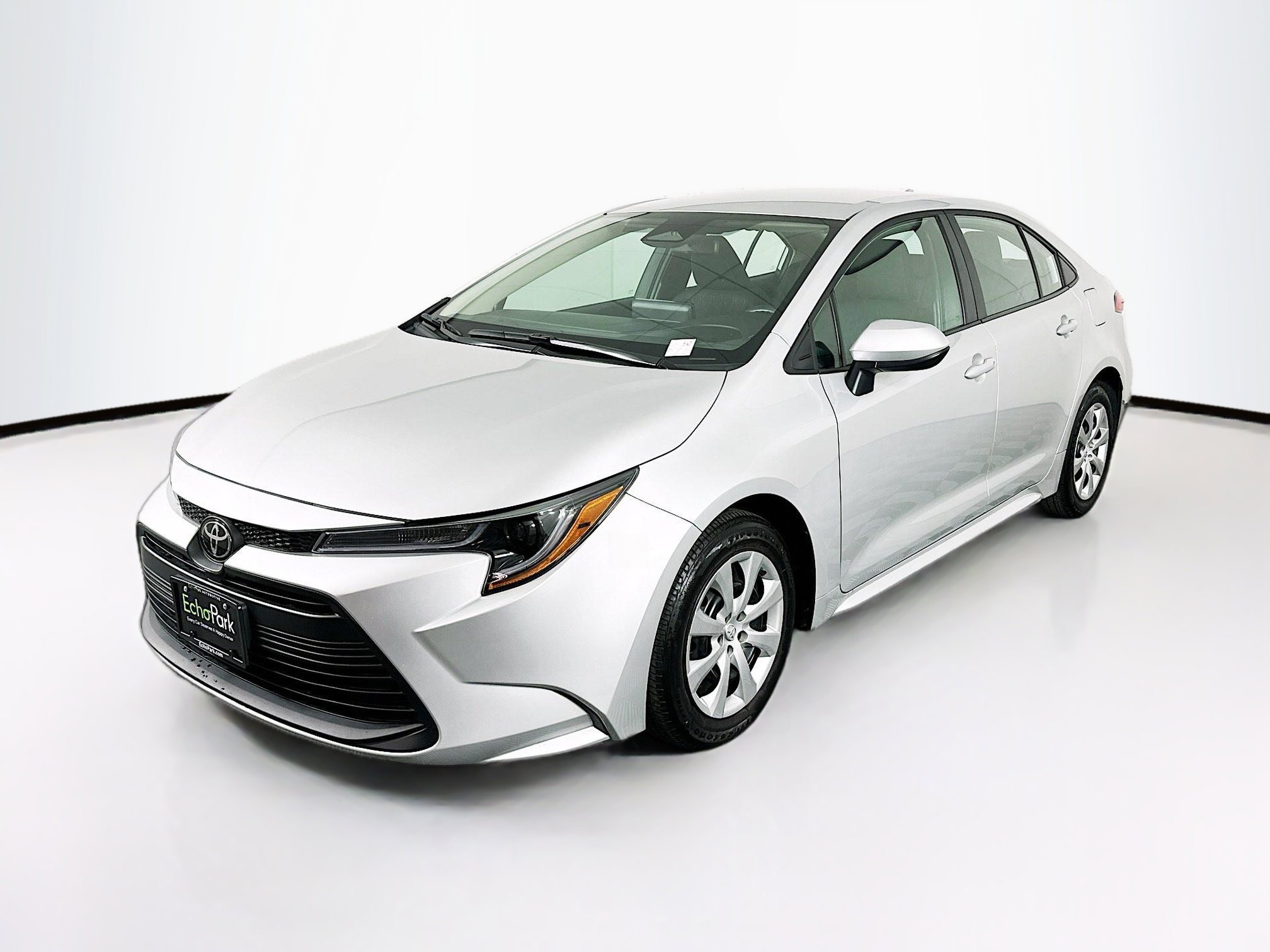 Used 2025 Toyota Corolla LE image 3
