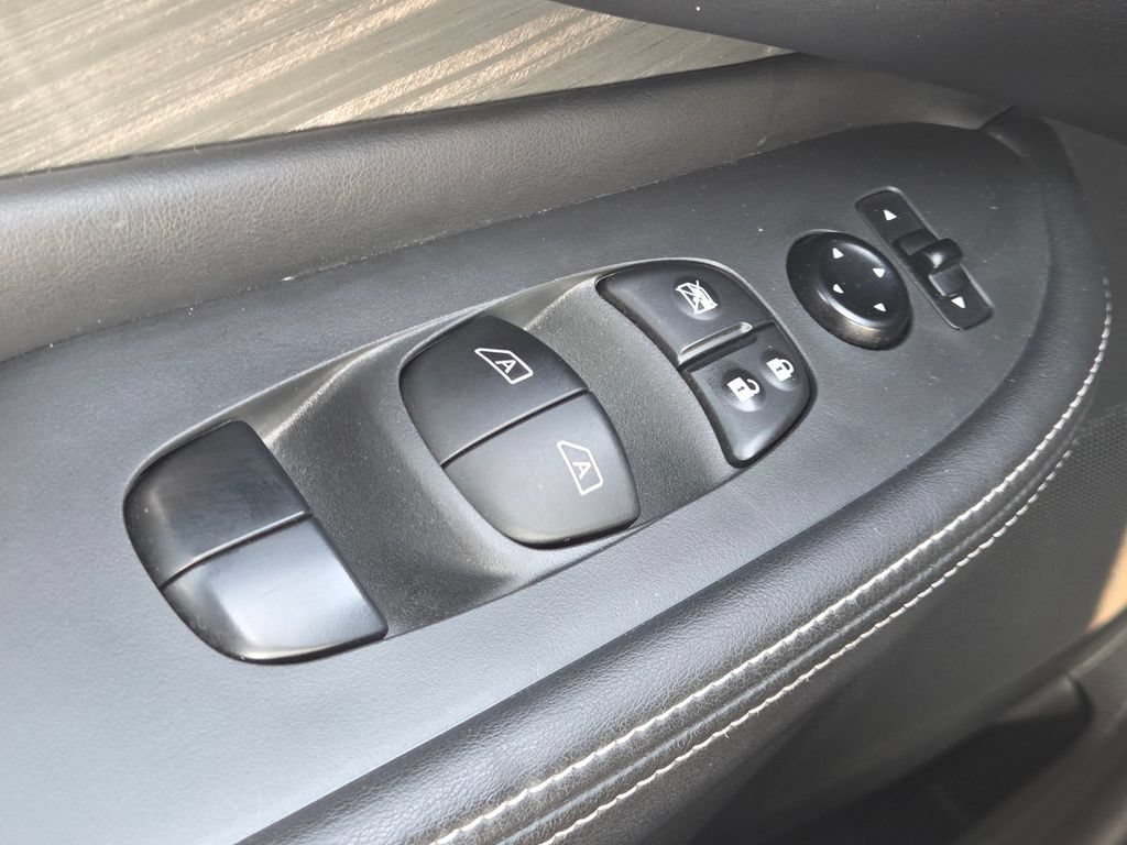 Used 2015 Nissan Murano S w/ Navigation Package FWD image 7