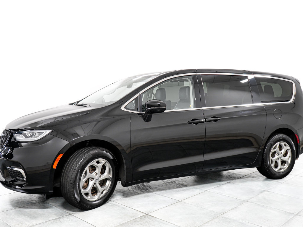Certified 2024 Chrysler Pacifica Limited AWD/4WD image 4