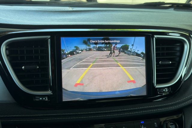 Used 2026 Chrysler Pacifica Limited w/ S Appearance Package FWD image 24