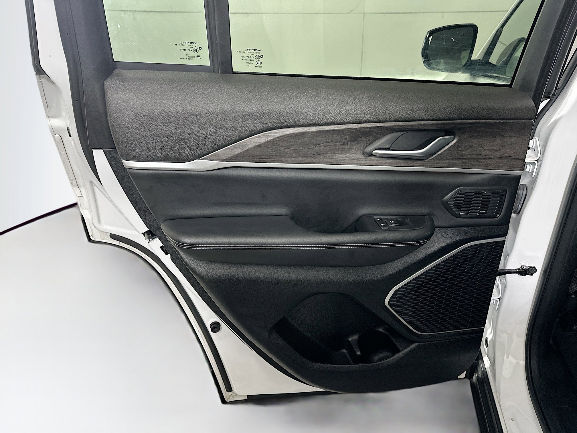 Used 2023 Jeep Grand Cherokee Limited image 26