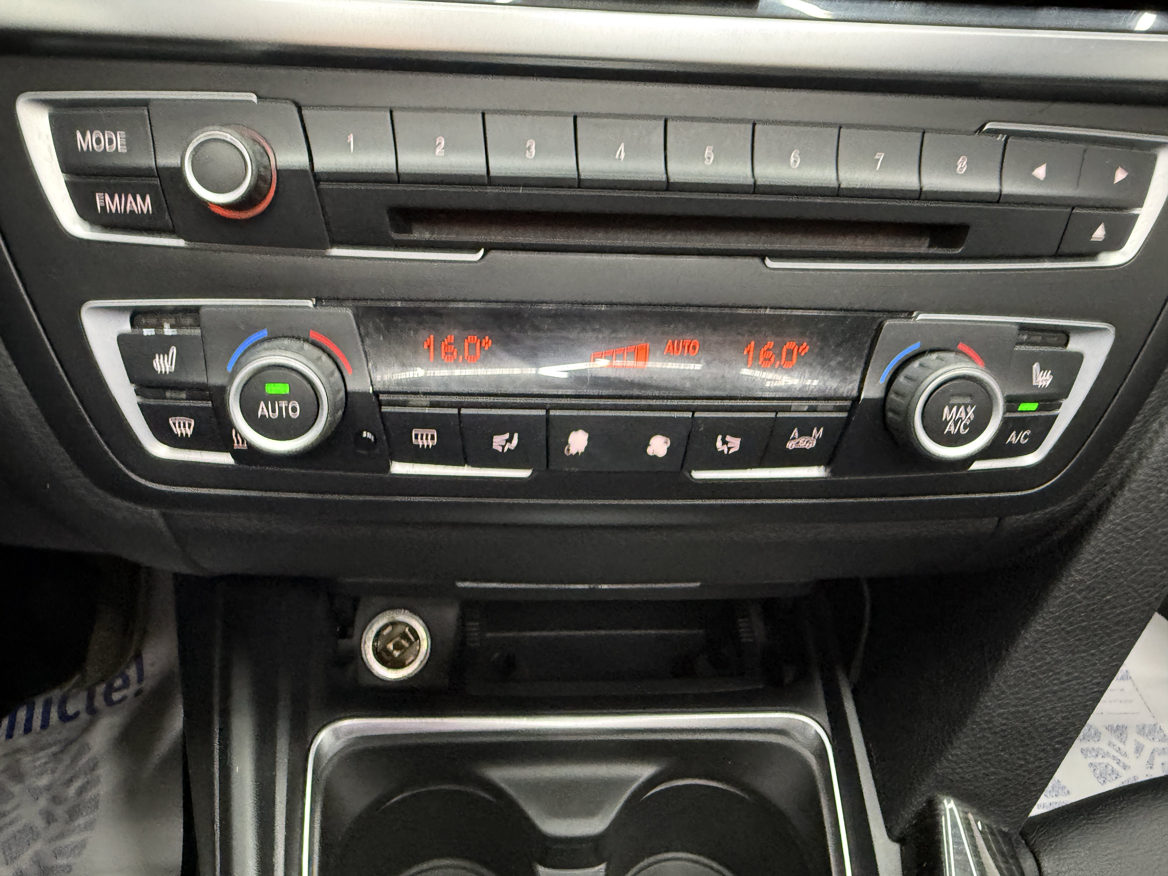 Used 2014 BMW 320i xDrive Sedan AWD/4WD image 20