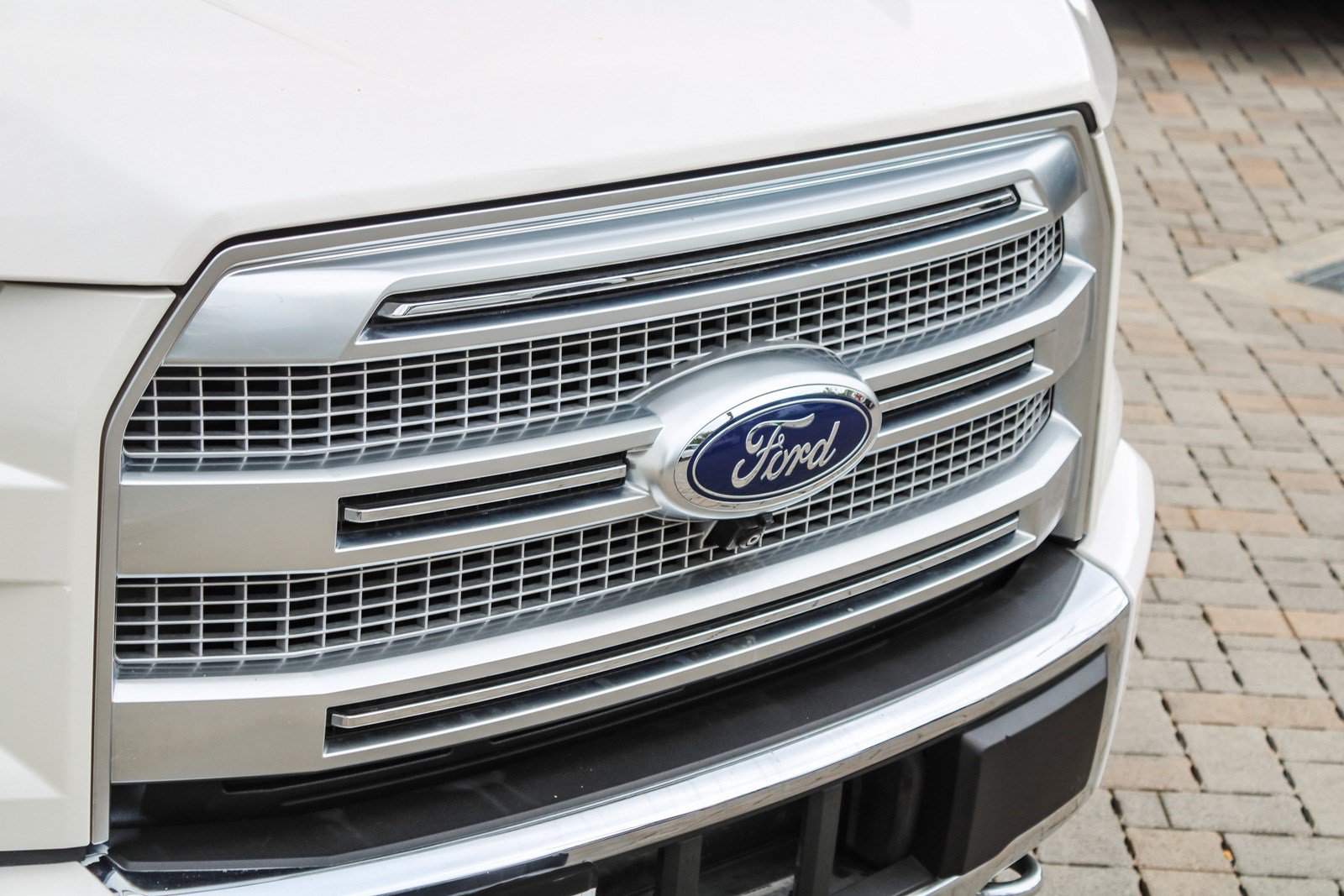 Used 2015 Ford F150 Platinum w/ Equipment Group 701A Luxury AWD/4WD image 6