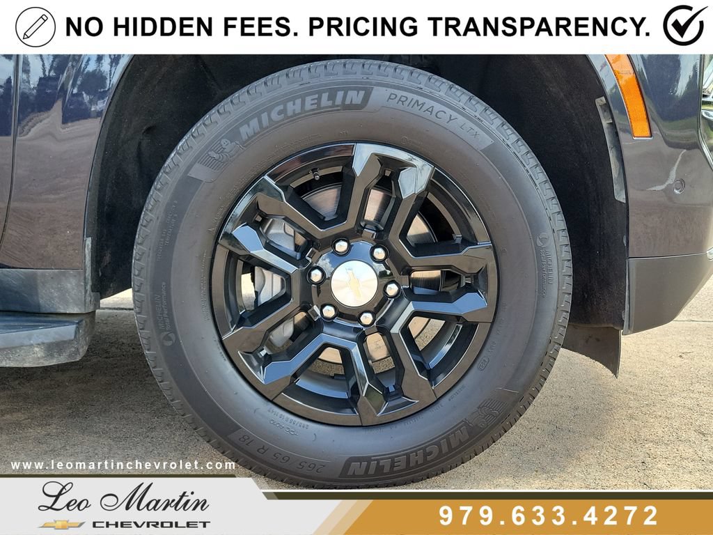 Used 2025 Chevrolet Suburban LT RWD image 8