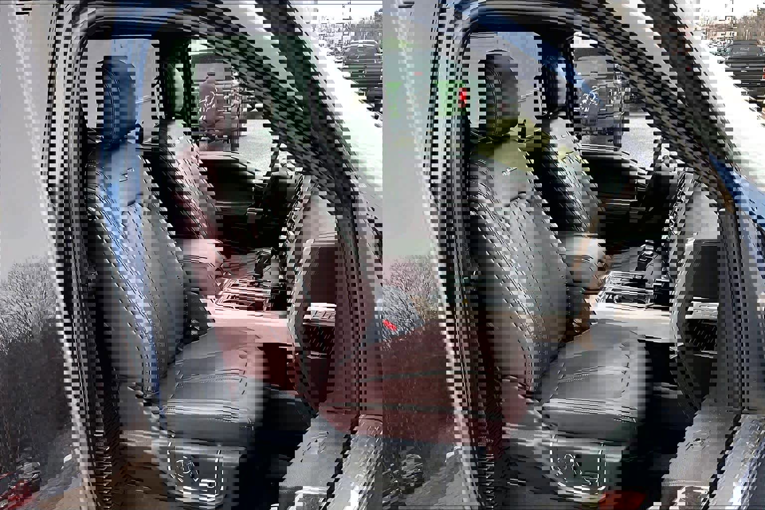 Used 2016 Ford F150 Platinum w/ Equipment Group 701A Luxury AWD/4WD image 8