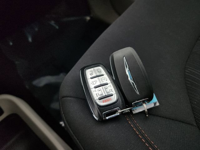 Used 2018 Chrysler Pacifica Touring Plus image 48