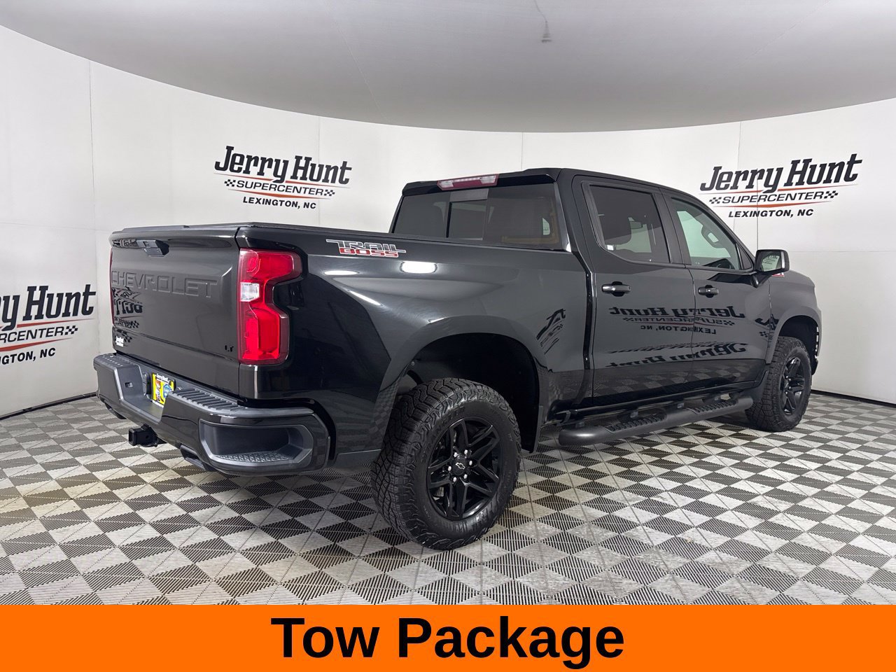 Used 2020 Chevrolet Silverado 1500 LT Trail Boss w/ Midnight Edition AWD/4WD image 5