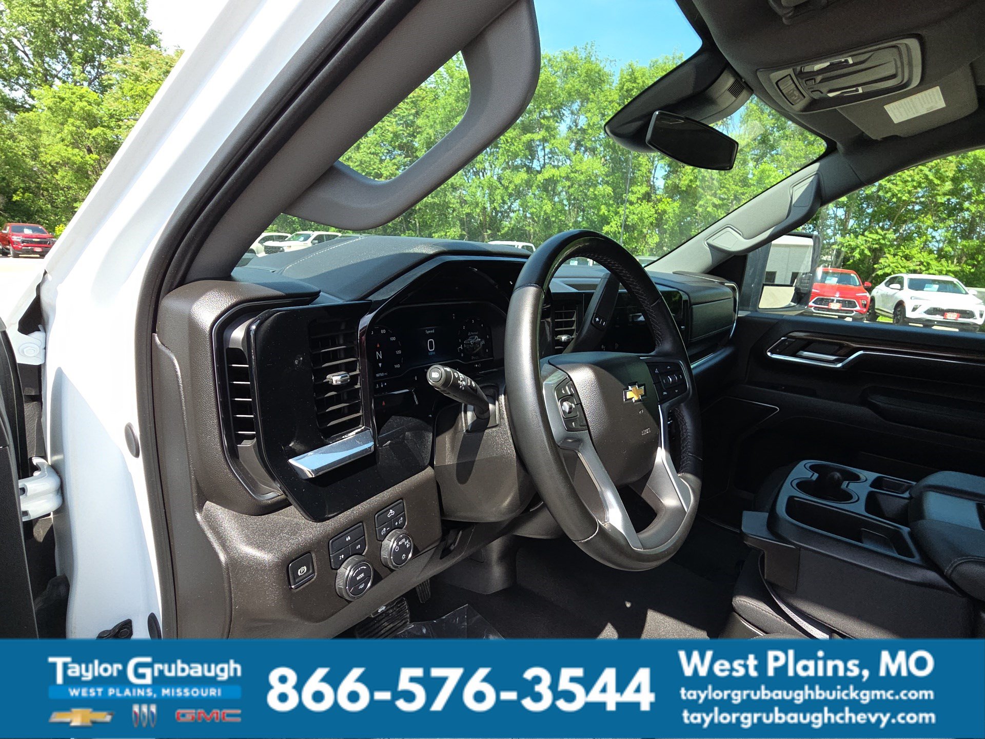 Used 2024 Chevrolet Silverado 3500 LT AWD/4WD image 15