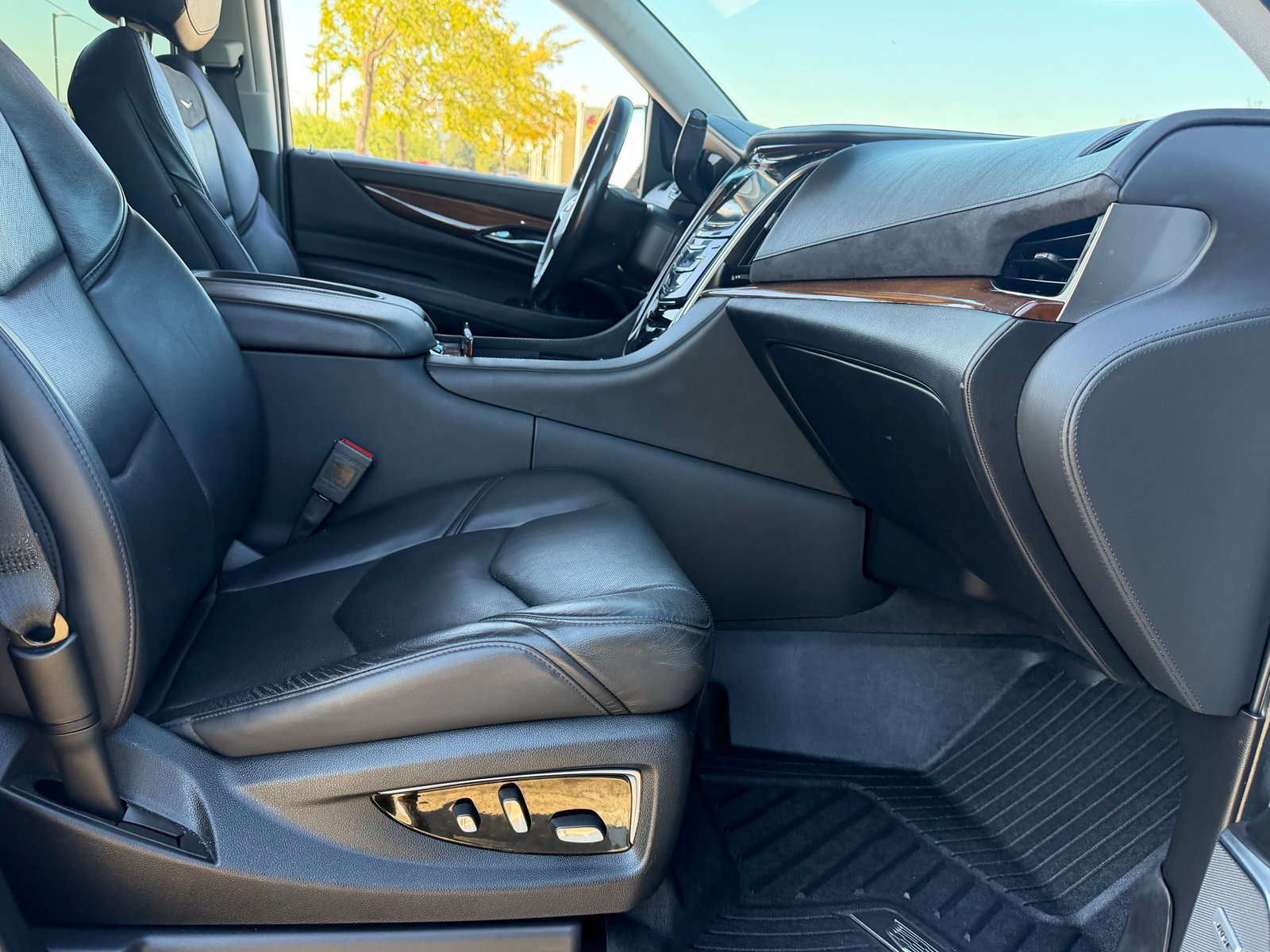 Used 2020 Cadillac Escalade Luxury RWD image 53
